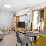 Apartment And Old Center *