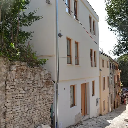 And Old Center Apartment *